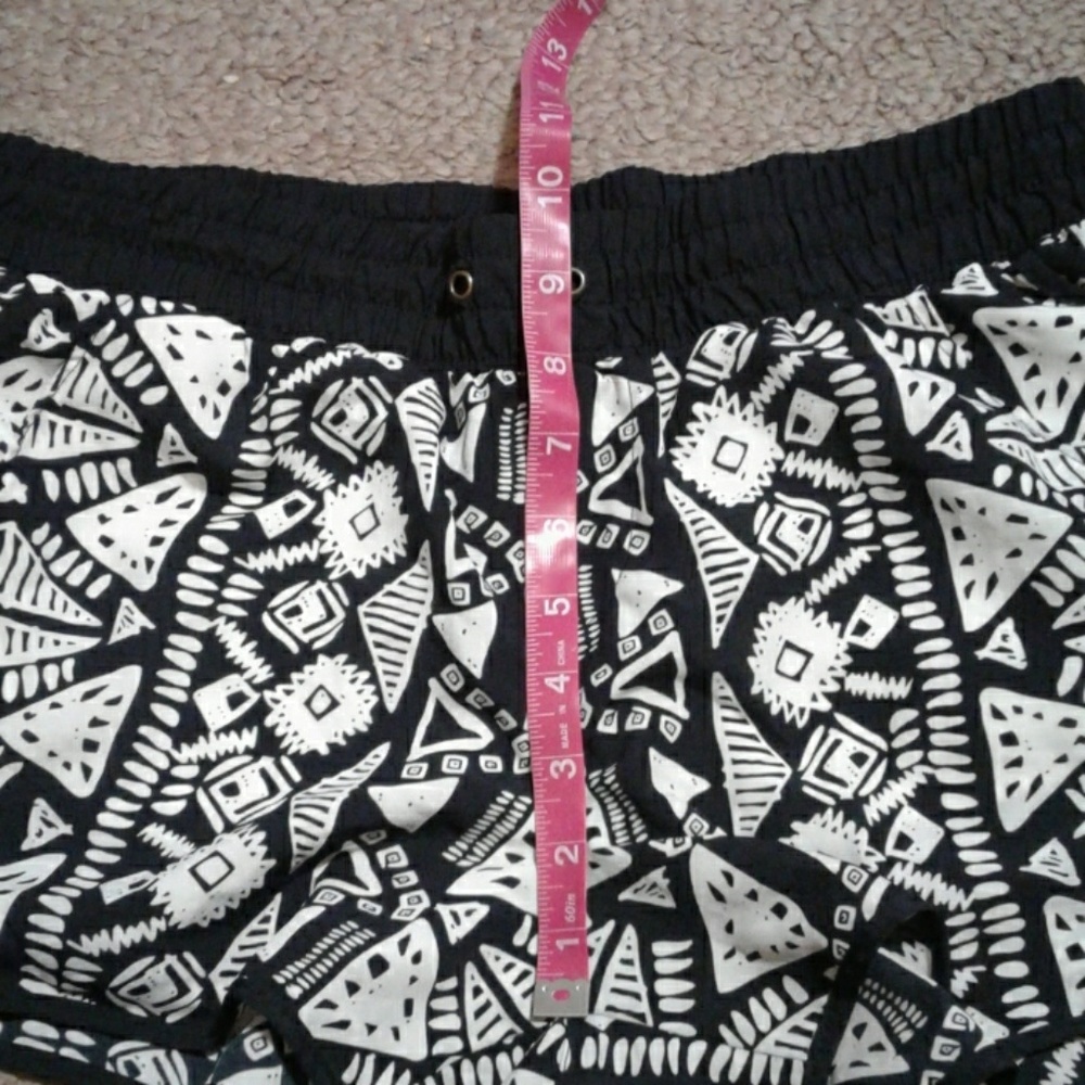 Aztec shorts - Picture 3 of 4